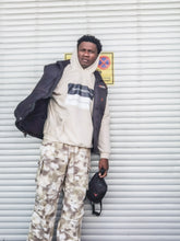 Lade das Bild in den Galerie-Viewer, History Hoodie
